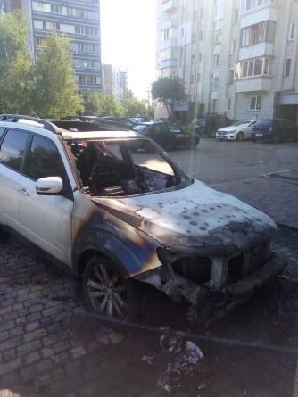 Черкаському адвокату спалили автівку