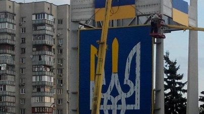 У Черкасах встановлюють гігантський герб України