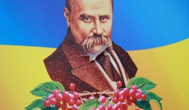 75-річна смілянка вишиває портрети Шевченка