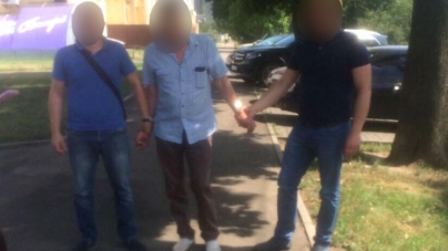 Начальника архітектурно-будівельного контролю ЧМР затримали на хабарі
