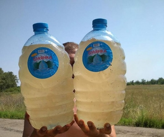 Волонтерка з Черкас показала, яку воду п’ють АТОвці