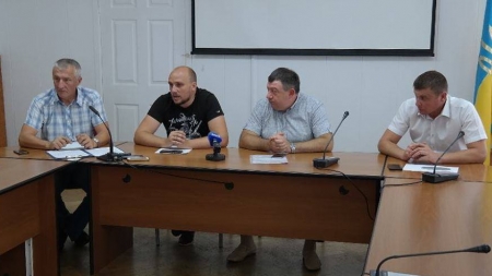 Депутати від ПВД, БПП, “Свободи» та «Укропу»  виправдовувалися за незаконні рішення
