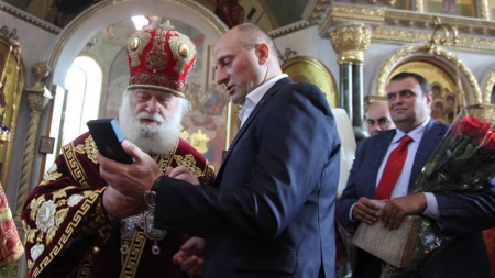 Міський голова нагородив медаллю митрополита Софронія