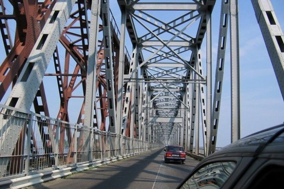 Міст через Дніпро відкриють з затримкою на півтори години