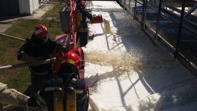 Пожежу через витік мастила вчилися ліківдовувати рятувальники Золотоноші