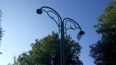 У черкаських парках вандали порозбивали ліхтарі