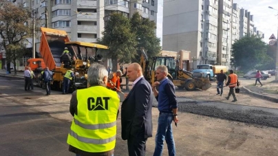 Міський голова Черкас перевірив, як виконується ремонт на бульварі Шевченка
