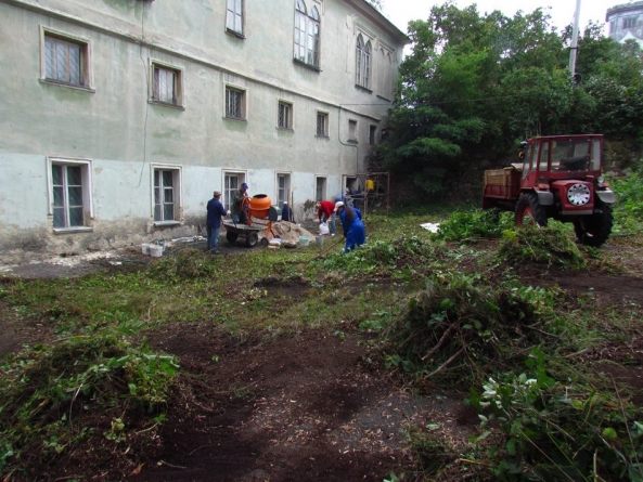 Науковці власноруч ремонтують історичні будівлі Корсунь-Шевченківського заповідника