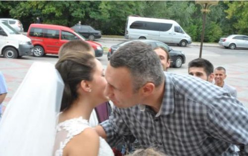 Віталій Кличко побував на весіллі у Каневі