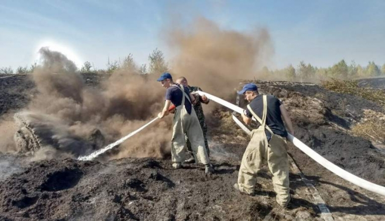Торф під Ірдинем гасили 27 курсантів інституту пожежної безпеки