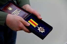 Трьох черкащан нагороджено медалями за допомогу армії