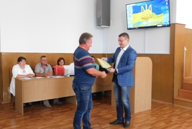 На сесії Тальнівської райради нагородили волонтерів, депутата-ветерана та спортсменів