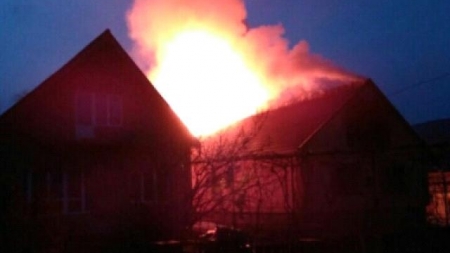 Через грозу на Черкащині загорілися два будинки на одній вулиці