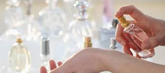 Дівчину, яка викрала парфуми в Золотоноші, “видали” камери спостереження