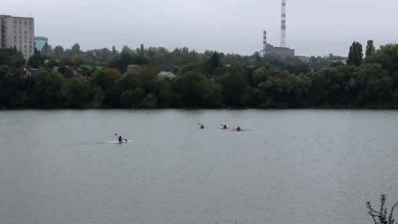 Понад 70 спортсменів з різних міст України взяли участь у чемпіонаті з веслування на байдарках та каное в Умані