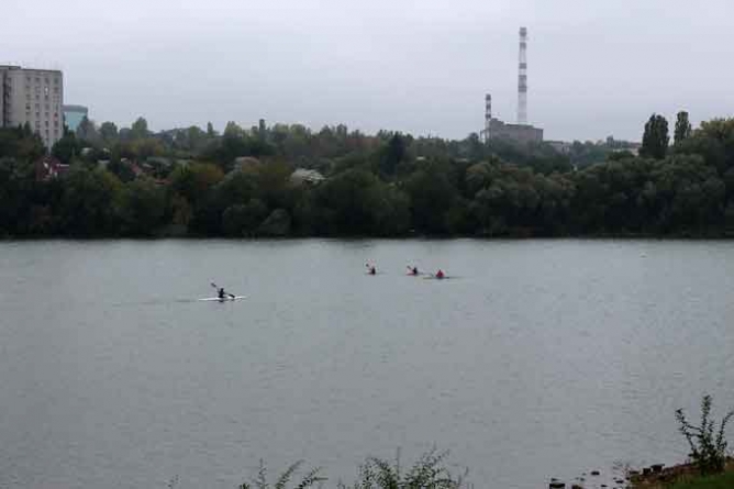 Понад 70 спортсменів з різних міст України взяли участь у чемпіонаті з веслування на байдарках та каное в Умані
