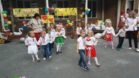 На благодійному ярмарку в одному з дитсадків Черкас зібрали майже 3 тисячі гривень для бійців АТО