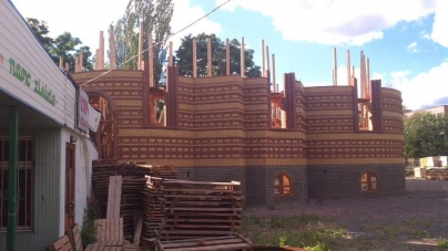У парку Хіміків московська церква продовжує незаконне будівництво