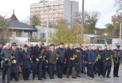 До Пагорба Слави поклали квіти з нагоди звільнення України від фашистів