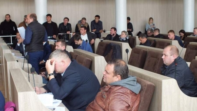 Частина депутатів намагалася зірвати сесію Черкаської міськради, покинувши залу засідань