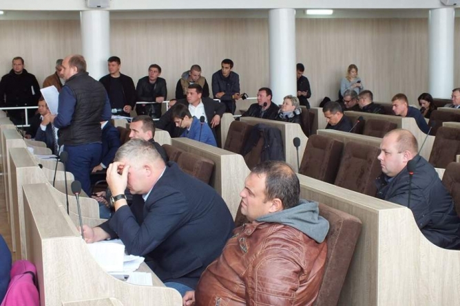 Частина депутатів намагалася зірвати сесію Черкаської міськради, покинувши залу засідань