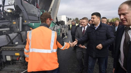 Прем’єр-міністр України перевіряє дороги на Черкащині