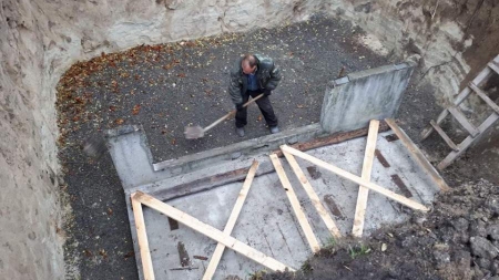 У парку Хіміків продовжують незаконне будівництво: навіть правоохоронці не зупинили свавілля