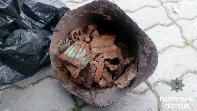 Під церквою в Черкасах знайшли мішок з кістками та боєприпасами