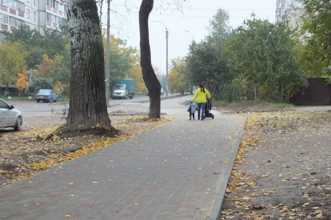 На вулиці Новопречистенській  з’явився тротуар, на який черкасці чекали майже 30 років