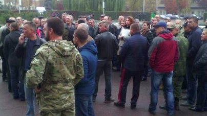 Під стінами облради протестують городищани
