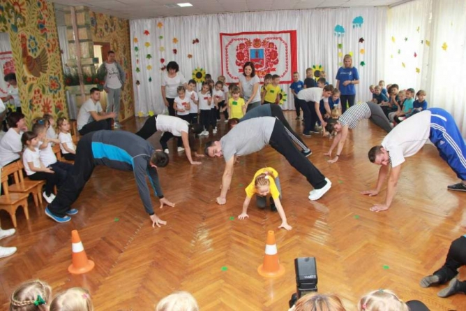 У “Козацьких змаганнях” взяли участь батьки дошкільнят