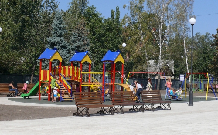 Міський голова пропонує провести громадське обговорення щодо встановлення ігрового майданчика у сквері Б.Хмельницького