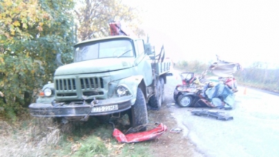На Жашківщині “Запорожець” врізався у вантажівку. Водій та пасажир загинули на місці.