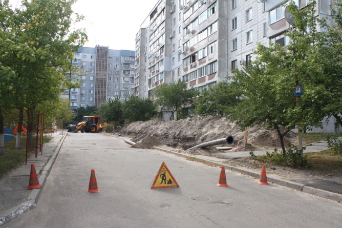 Черкасиводоканал замінив 50 мертрів водопровідної мережі на Героїв Дніпра