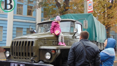 У Черкасах на вулиці Хрещатик пройшла виставка військової техніки