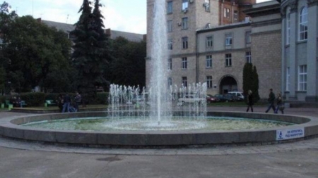 Фонтани в місті поки не відключатимуть