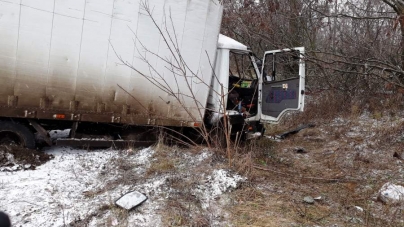 ДТП на Канівщині: водія вантажівки вирізали з кабіни спецобладнанням