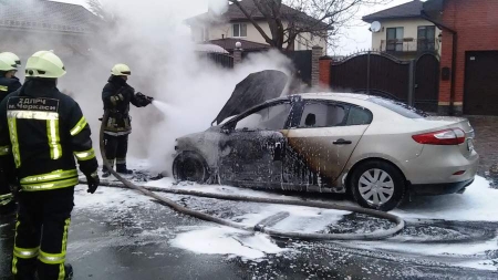 Авто в Черкасах загорілось просто під час руху