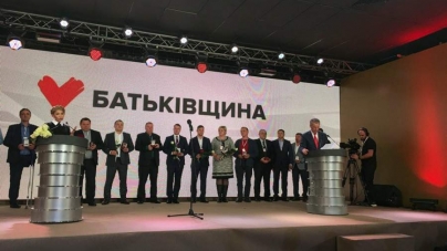 Лідер партії ВО «Батьківщина» Юлія Тимошенко відзначила черкаських партійців (оновлено)