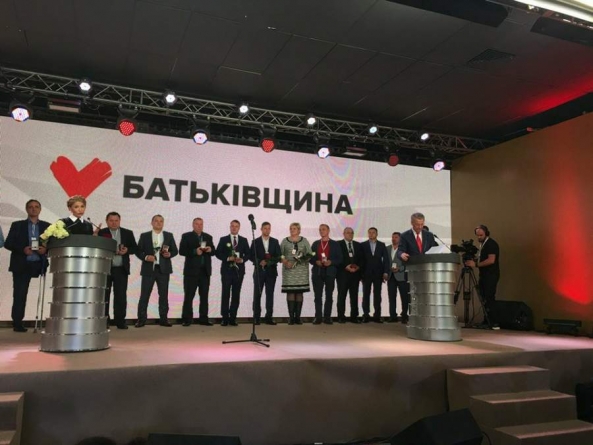 Лідер партії ВО «Батьківщина» Юлія Тимошенко відзначила черкаських партійців (оновлено)