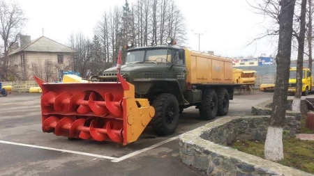 Дорожники Черкащини підготували до роботи майже 300 одиниць снігоочисної техніки