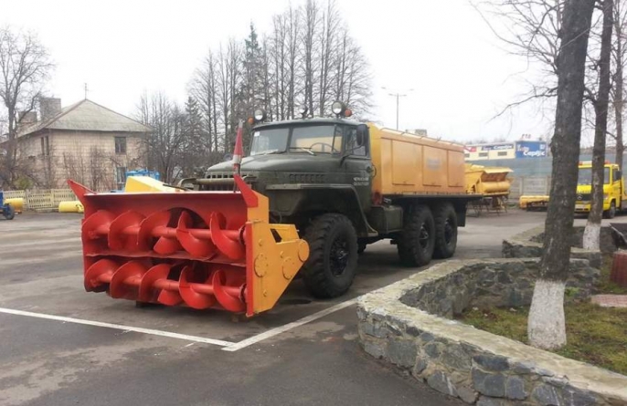 Дорожники Черкащини підготували до роботи майже 300 одиниць снігоочисної техніки