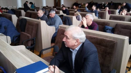 Депутати просять поліцію встановити власника незаконного МАФу в Черкасах