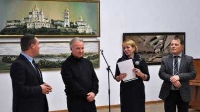 У художньому музеї Черкас відкрилась виставка гобеленів Олега Слєпцова