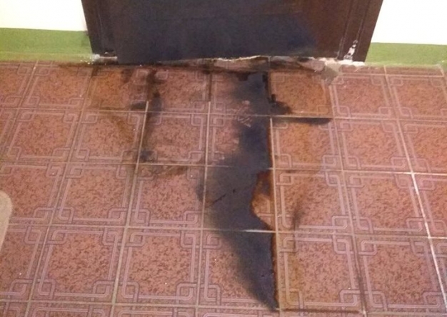 У черкаській багатоповерхівці загорілися вхідні двері квартири: наймовірніше – підпал