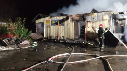 У Гельмязові серед ночі підпалили продуктовий магазин