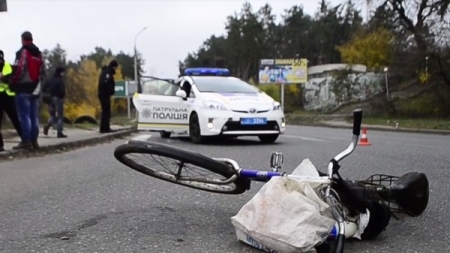 У Черкасах водій автівки тяжко травмував велосипедиста й втік з місця ДТП