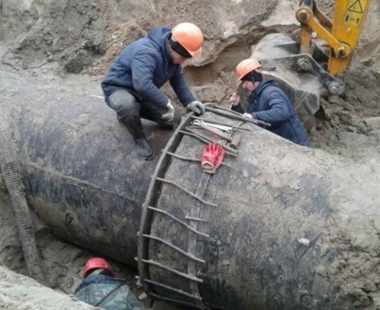 Працівники водоканалу Черкас оперативно усунули витік на магістральному водогоні