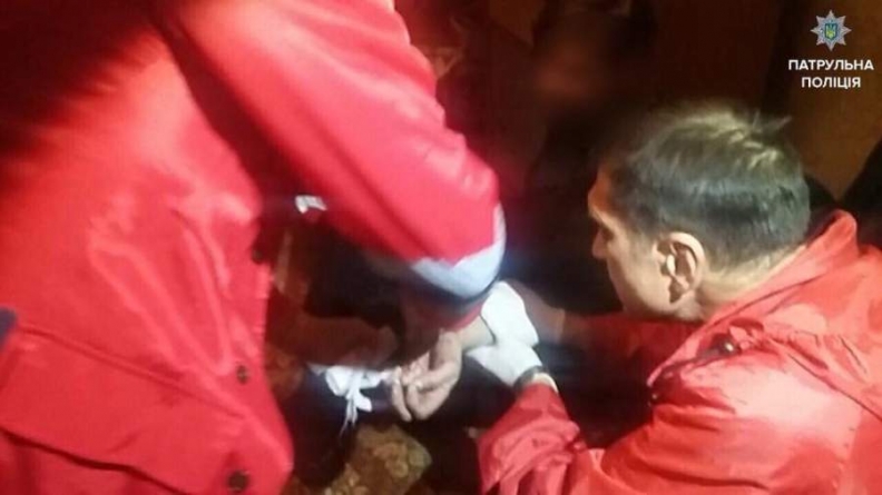 У Черкасах патрульні врятували жінку, яка хотіла покінчити з життям