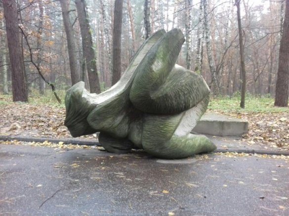 У парку “Сосновий бір” пошкодили скульптуру